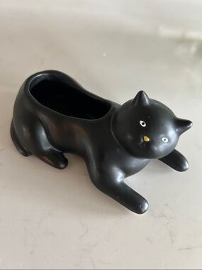 Kikkerland Cosmo the Black Cat Planter
